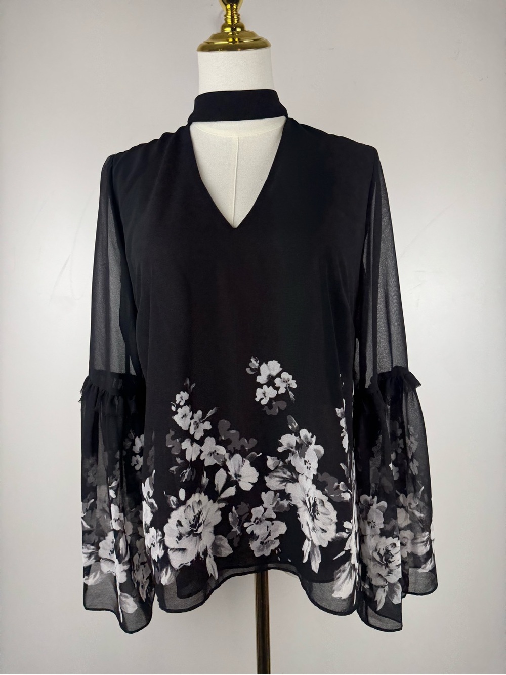 White House Black Market 8 Black Monochrome Floral Print Bell Sleeve Top Blouse